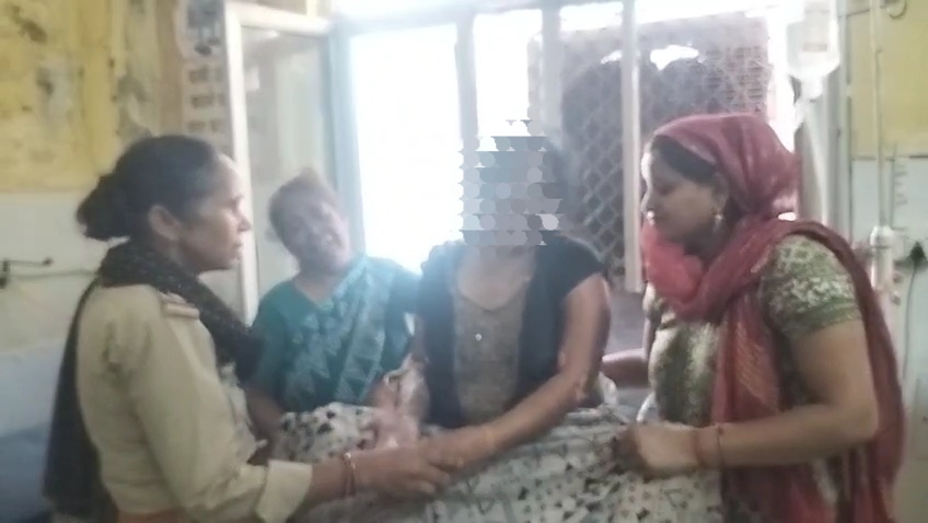 पैसे के विवाद में महिला को जिंदा जलाने का आरोप