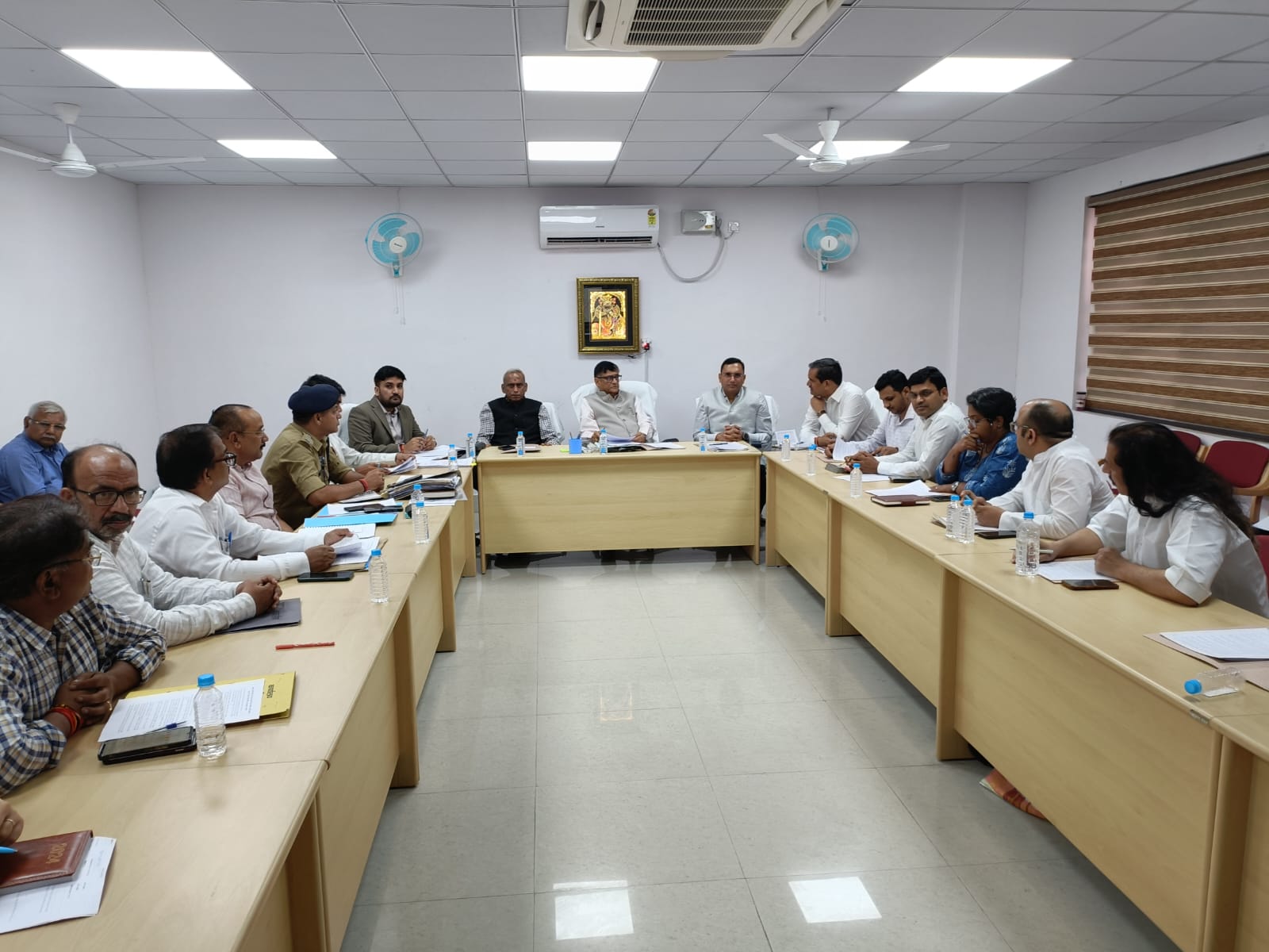 बांके बिहारी मंदिर को तीन माह में 4.90 करोड़ का दान,हाई पावर कमेटी की बैठक में सुरक्षा, व्यवस्था और आय को लेकर लिए गए कई अहम फैसले