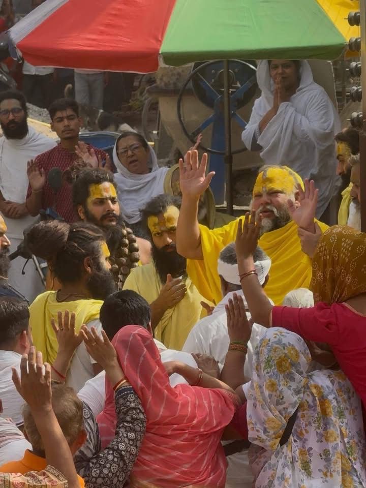चार दिन बाद प्रेमानंद महाराज के दर्शन,हजारों श्रद्धालुओं की आंखें हुईं नम