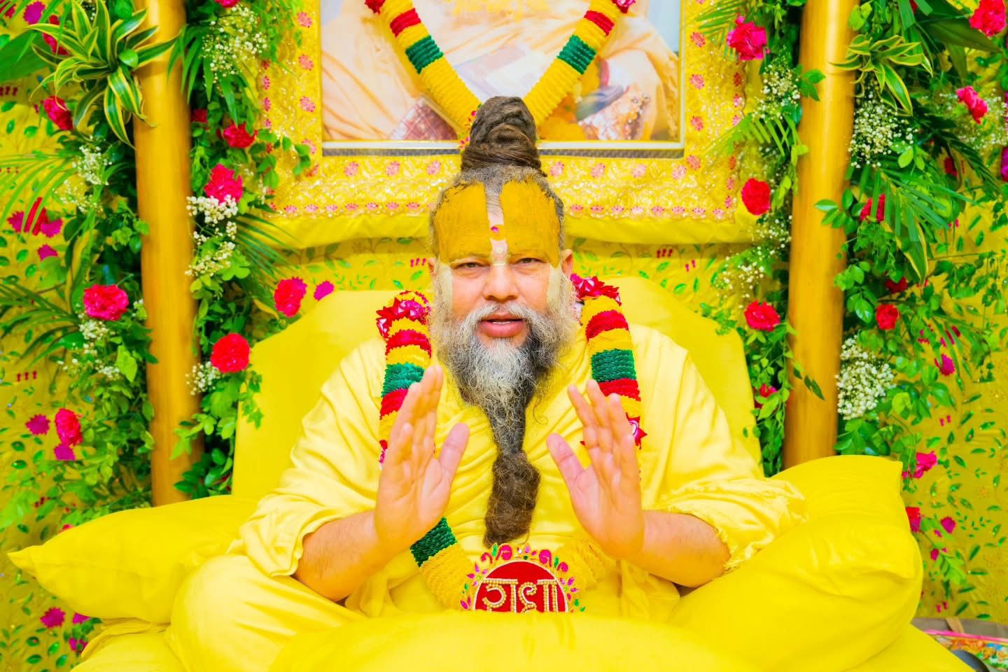 “हम मिले न मिले, बोले न बोले… गुरुदेव हमेशा साथ रहेंगे” — प्रेमानंद महाराज का भावुक संदेश