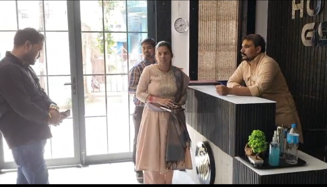 *वृंदावन में विद्युत सुरक्षा विभाग का एक्शन, होटलों-गेस्टहाउसों पर छापेमारी से मचा हड़कंप*