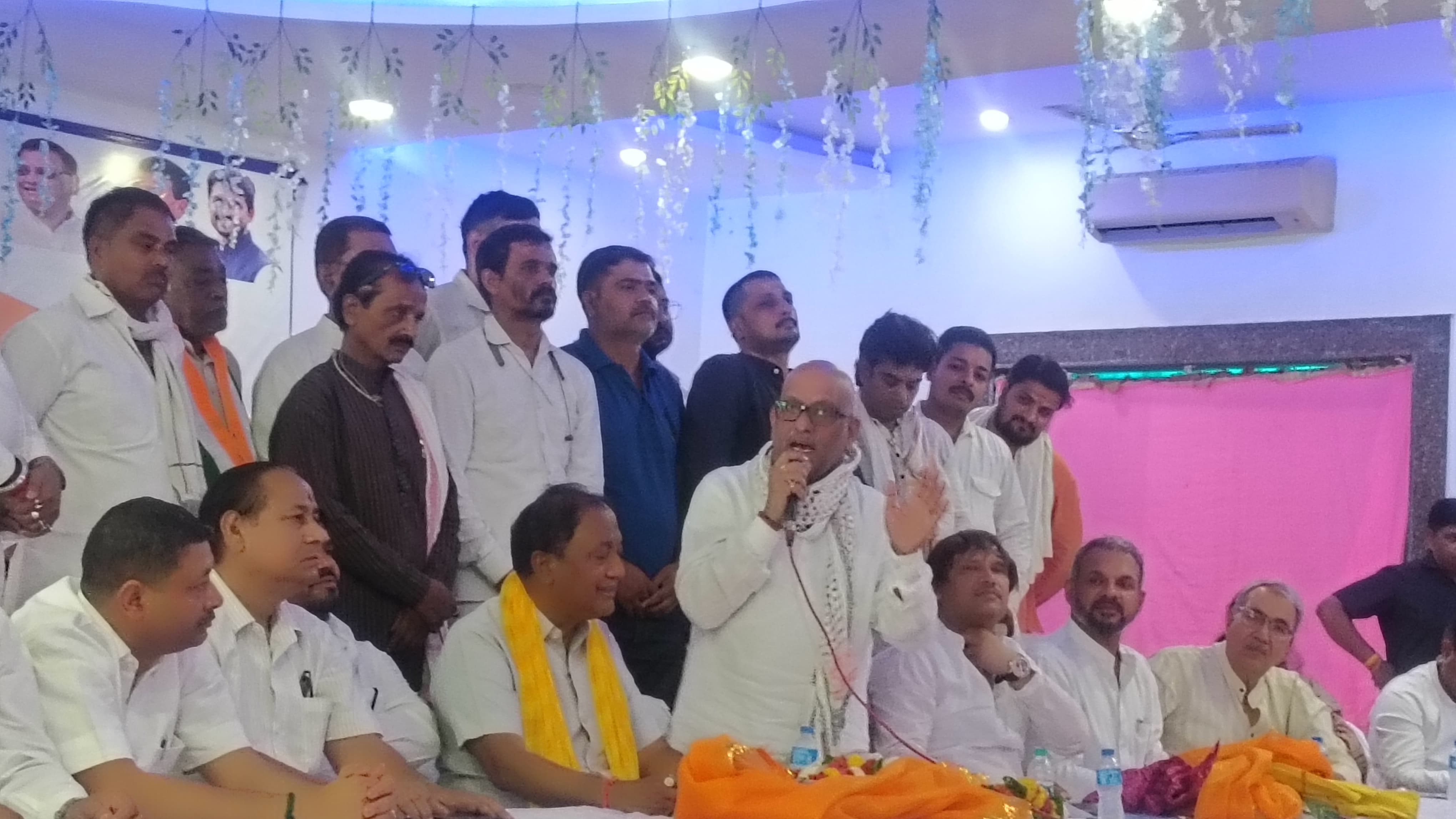 वृन्दावन में गरजे अजय राय: "प्रदेश का सिस्टम ध्वस्त, अधिकारी चला रहे सरकार"