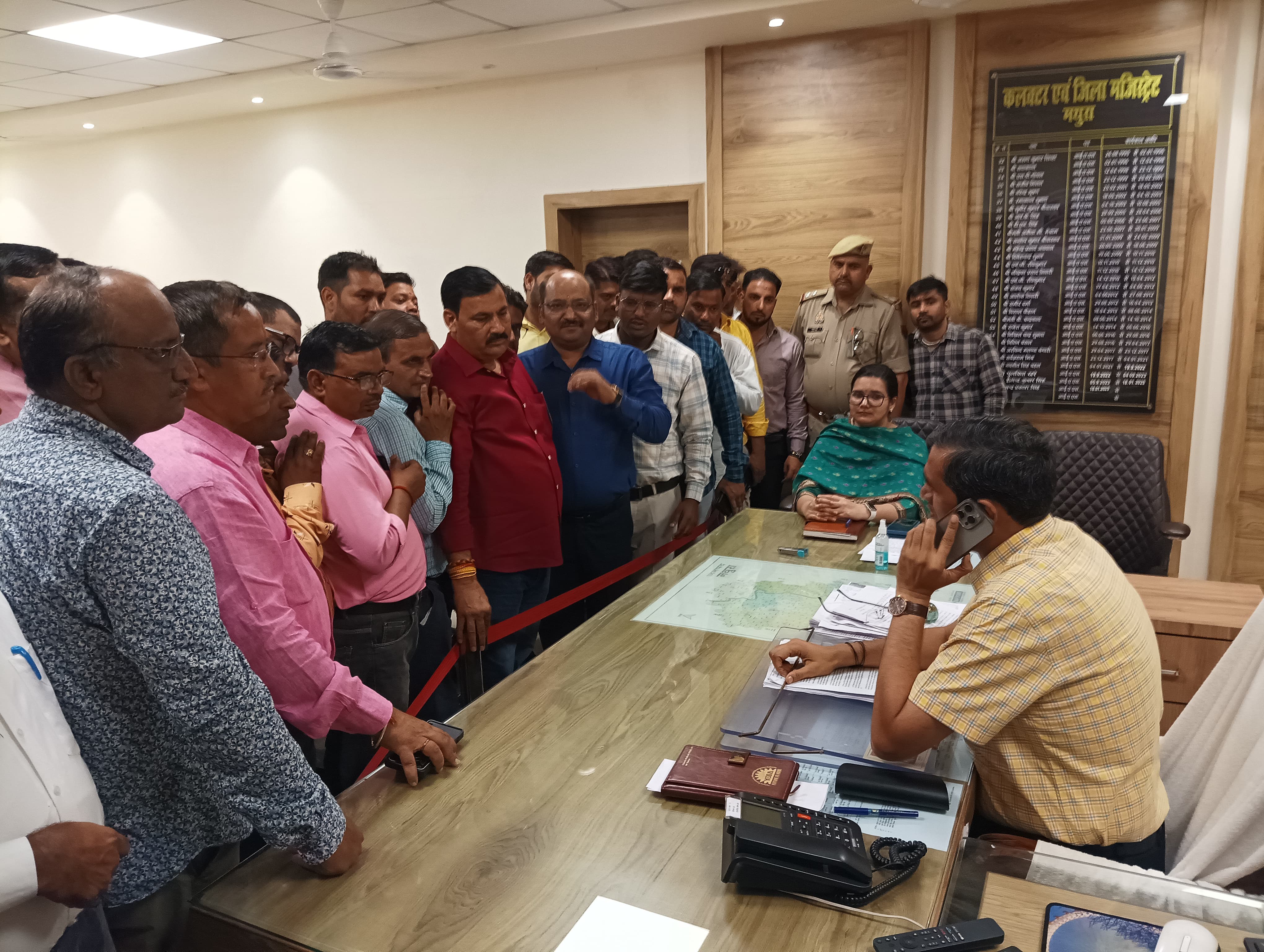 पत्रकार उत्पीड़न के खिलाफ मथुरा में हुंकार,डीएम-एसएसपी को सौंपा 11 सूत्रीय ज्ञापन
