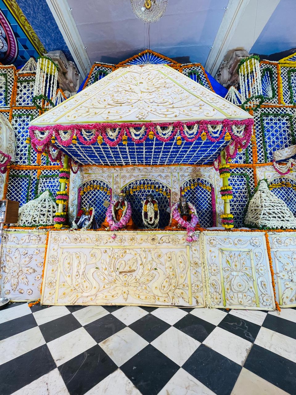 फूल बंगले में विराजे ठाकुर गोदारंगमन्नार, रंगनाथ मंदिर में उमड़ी भक्तों की अपार भीड़