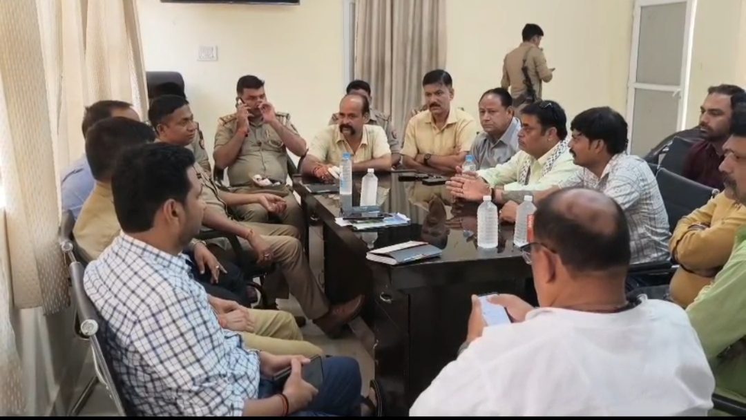 वृंदावन में ट्रैफिक पर बड़ा एक्शन: सिर्फ 2700 पंजीकृत ई-रिक्शा चलेंगे, अवैध टेंपो पर सख्त कार्रवाई