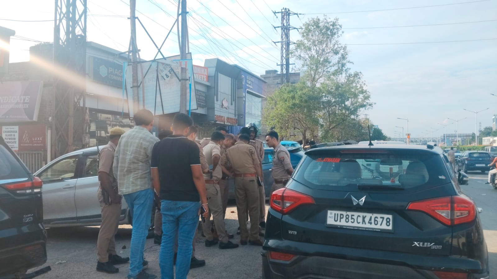 मथुरा में बेखौफ बदमाशों का कहर: व्यापारी के कर्मचारी से 85 लाख का सोना लूटा
