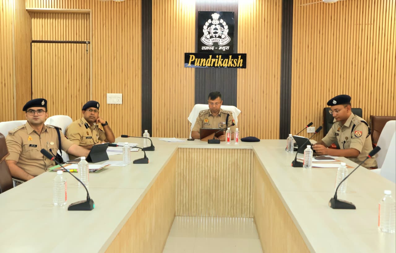 मंडल स्तरीय कानून व्यवस्था की समीक्षा, डीआईजी ने अधिकारियों को दिए जरूरी निर्देश
