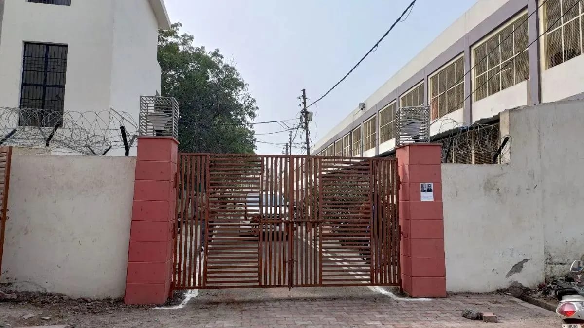 वृंदावन संरक्षण गृह में 14 वर्षीय किशोरी की संदिग्ध मौत, CCTV में दो सहेलियां साथ जाती दिखीं—सुरक्षा व्यवस्था फिर सवालों में