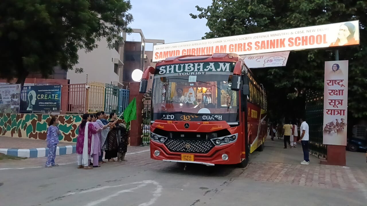 सीमा पर वीर जवानों की कलाइयों पर राखी सजाएंगी वृंदावन की बेटियां, अटारी और अखनूर बॉर्डर के लिए रवाना हुआ जत्था