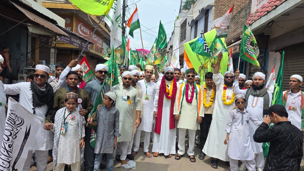 ईद-मिलादुन्नबी पर गूंजा ‘सरकार की आमद मरहबा’, वृंदावन में उमड़ा जुलूसे मोहम्मदी का जनसैलाब
