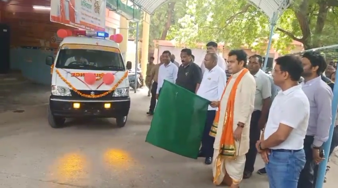 संकरी गलियों तक पहुंचेगी अब जीवनरक्षक सुविधा  बांके बिहारी क्षेत्र समेत वृंदावन-मथुरा को मिलीं दो मिनी एंबुलेंस